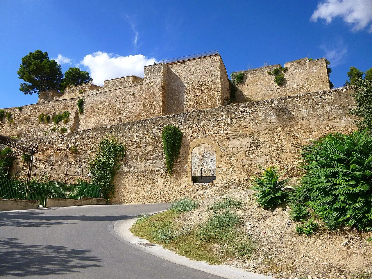 castillo de la suda