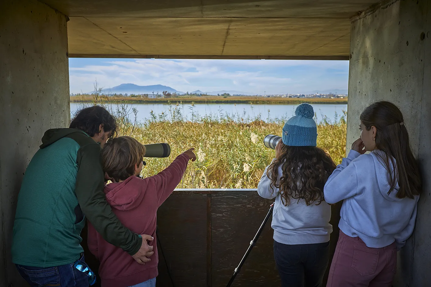 familia en observatorio de aves