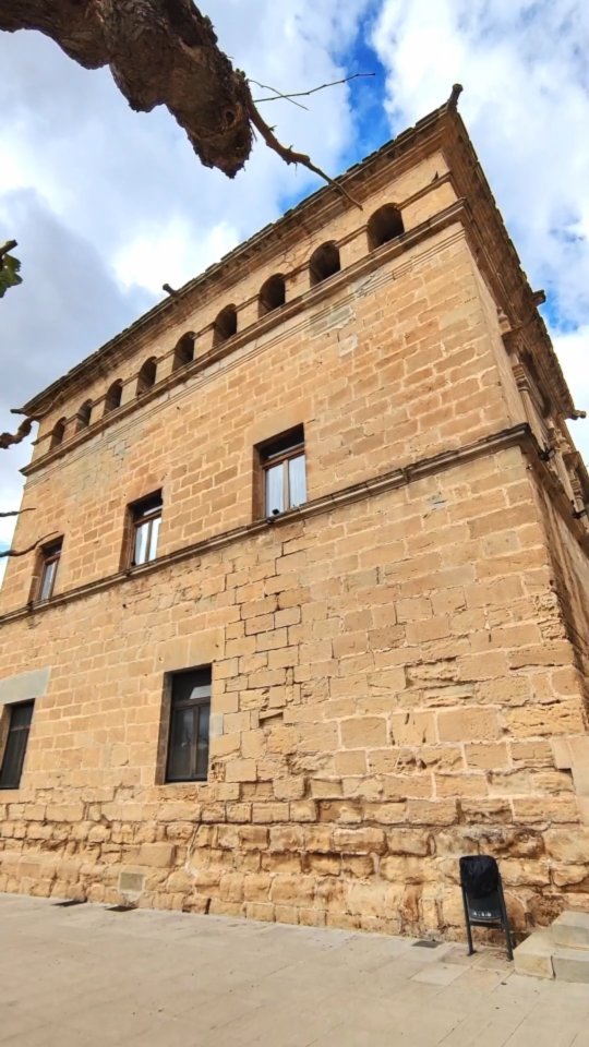 L’Ajuntament d’Arnes va ser un dels primer edificis…